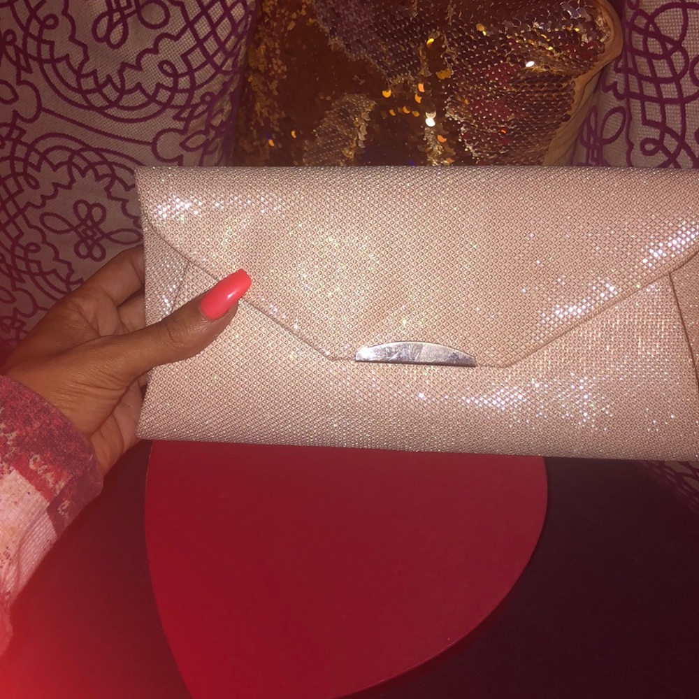 beautiful pink clutch sparkly NEVER USED 🗣🗣